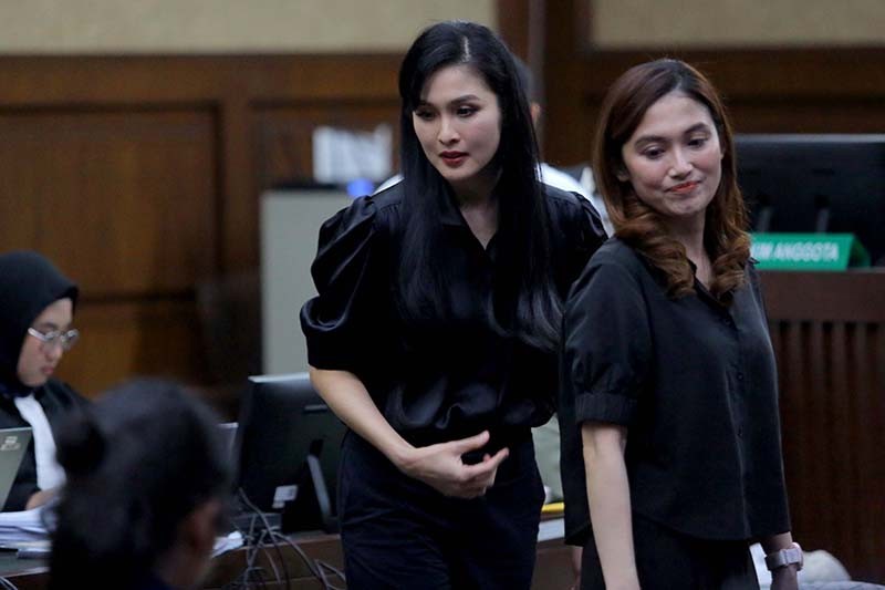 Ekspresi Sandra Dewi Duduk di Kursi Saksi Berhadapan dengan Harvey Moeis - Bagian 2