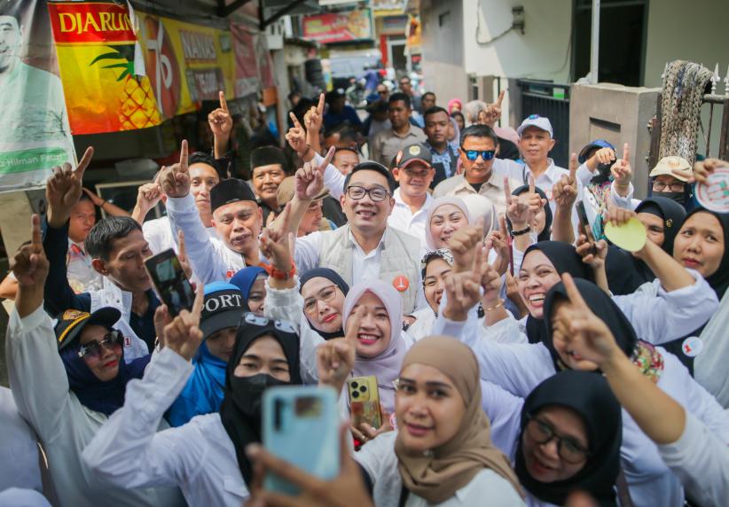Potret Ridwan Kamil Disambut Hangat Warga Kapuk Jakbar - Bagian 3