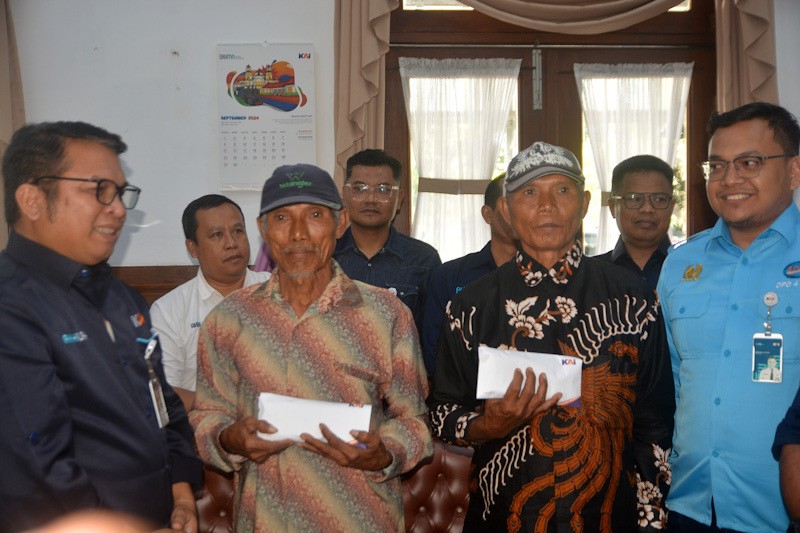 Aksi Heroik Dua Kakek Asal Blora Selamatkan Perjalanan Kereta Api - Bagian 1