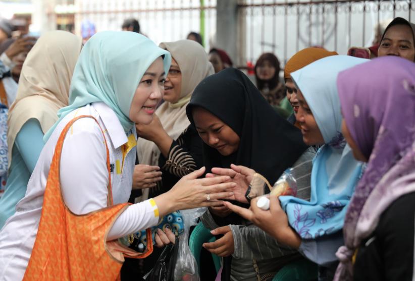 Blusukan ke Pasar Madrasah Jakbar, Atalia Beli Bawang Merah hingga Minum Jamu Kunyit Asam - Bagian 4