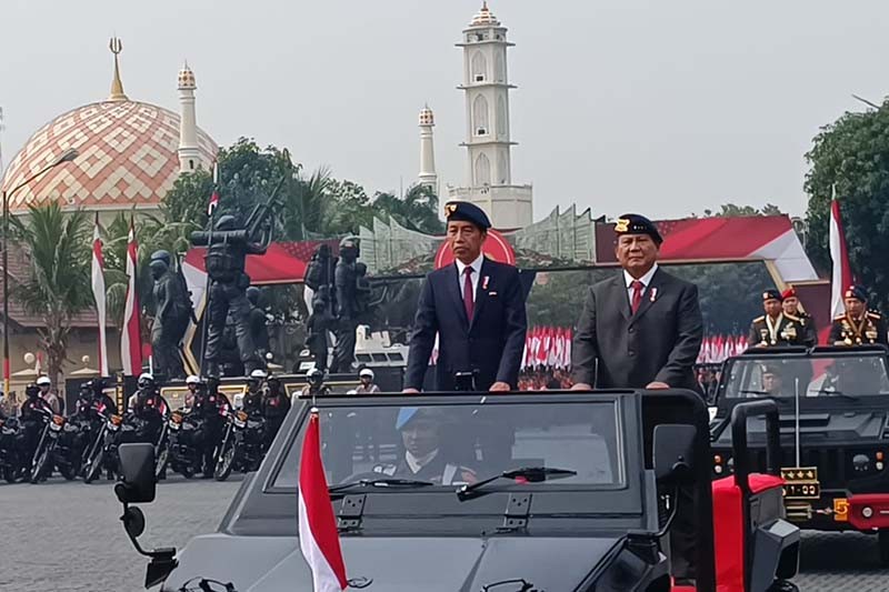 Momen Jokowi dan Prabowo Naik Maung Cek Kesiapan Pengamanan Pelantikan Presiden - Bagian 1
