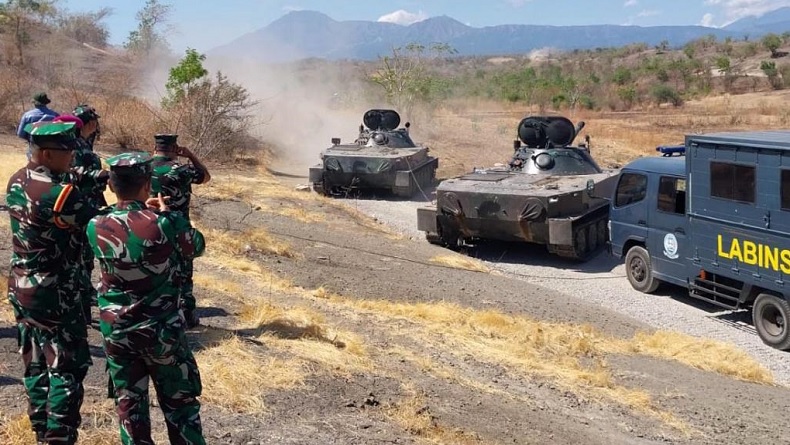 title Tingkatkan Daya Gempur Alutsista, TNI AL Uji Kekuatan Amunisi HESH-T Tank Amfibi di Situbondo Tingkatkan Daya Gempur Alutsista, TNI AL Uji Kekuatan Amunisi HESH-T Tank Amfibi di Situbondo