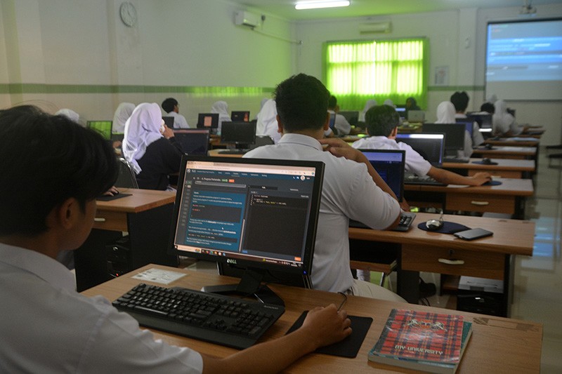 Potret Anak-Anak SMA di Semarang Belajar Pemanfaatan AI - Bagian 3