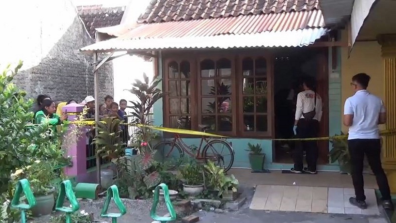 title Pembunuhan Lansia di Ngawi, Tetangga Curigai Penghuni Kos Baru Seorang Pensiunan TNI Pembunuhan Lansia di Ngawi, Tetangga Curigai Penghuni Kos Baru Seorang Pensiunan TNI