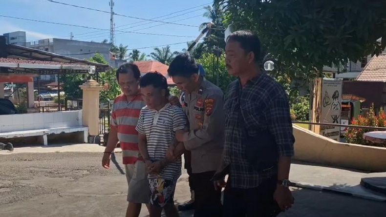 Brutal! Anak Durhaka Bacok Ayah dan Ibu kandung di Labusel