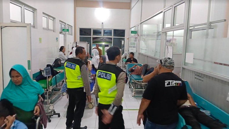 title Kecelakaan Bus Masuk Jurang di Pekalongan, 1 Orang Tewas Puluhan Luka-Luka Kecelakaan Bus Masuk Jurang di Pekalongan, 1 Orang Tewas Puluhan Luka-Luka