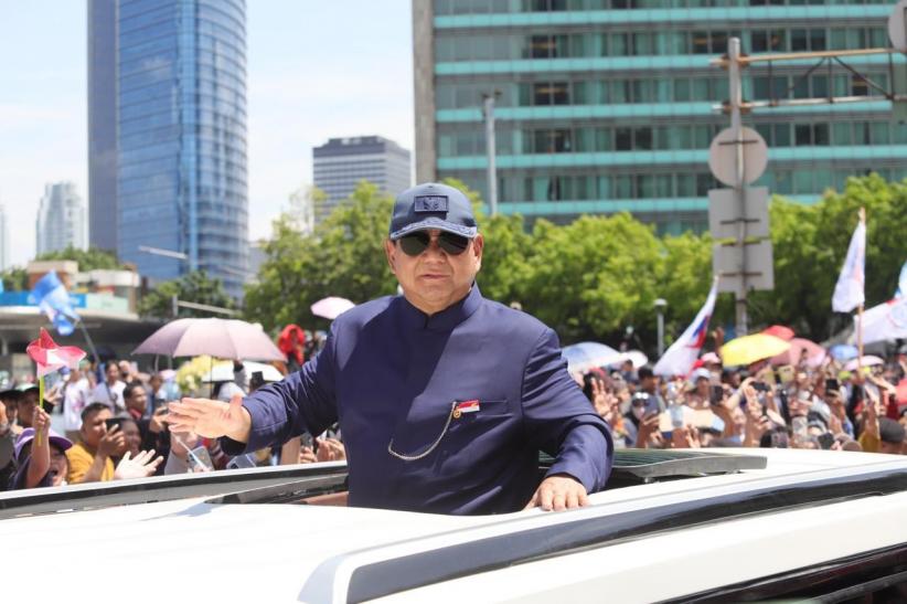 Momen Presiden Prabowo Subianto Naik Pindad Maung Garuda Konvoi ke Istana - Bagian 4