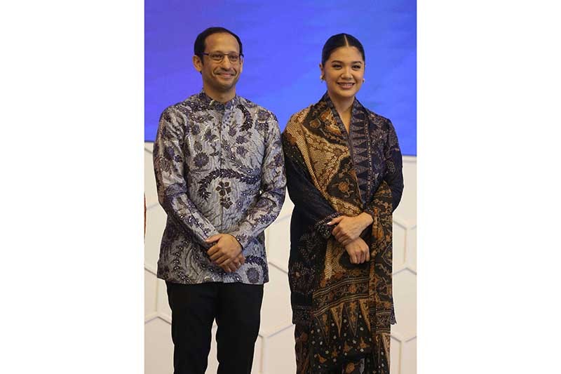Ekspresi Nadiem Makarim Serahkan Jabatan kepada 3 Menteri Baru - Bagian 5
