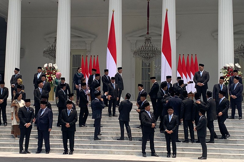Foto Bersama 48 Menteri dan 5 Kepala Lembaga Kabinet Merah Putih - Bagian 3