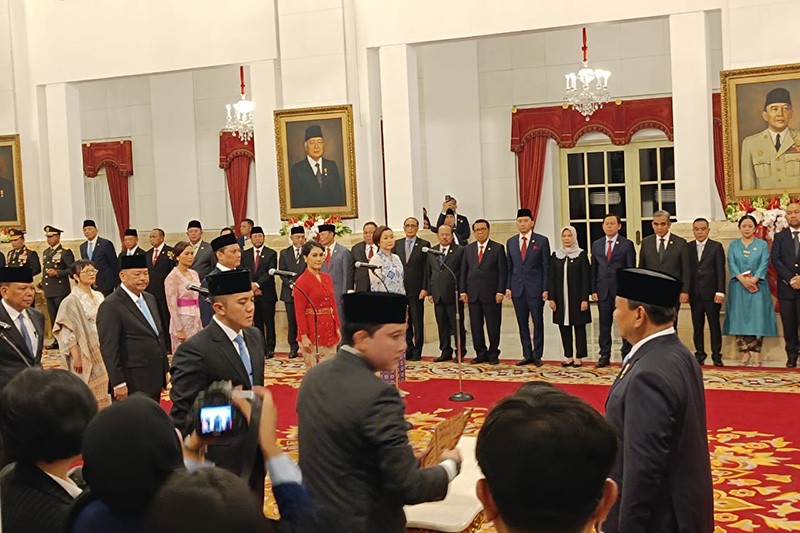 Ekspresi Mayor Teddy Dilantik Presiden Prabowo Menjadi Seskab - Bagian 2