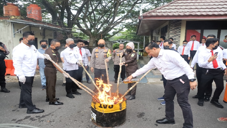 title Polda Babel Musnahkan 4 Kg Narkoba, Sabu Mendominasi Polda Babel Musnahkan 4 Kg Narkoba, Sabu Mendominasi