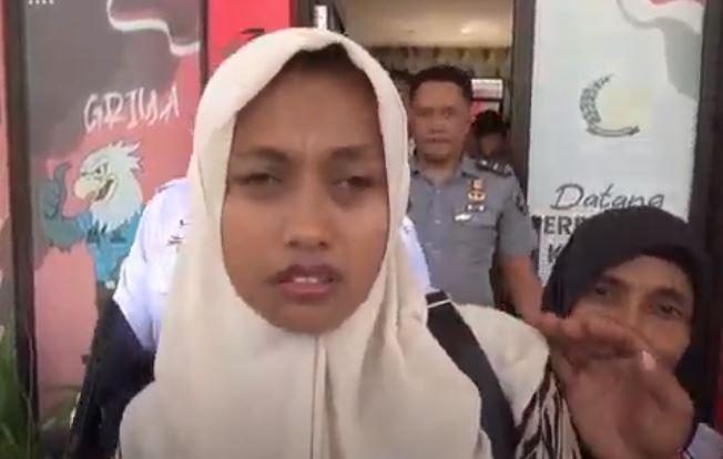 title Pengakuan Supriyani Guru Honorer SD Konawe Selatan usai Dipenjara Kasus Marahi Anak Polisi Pengakuan Supriyani Guru Honorer SD Konawe Selatan usai Dipenjara Kasus Marahi Anak Polisi