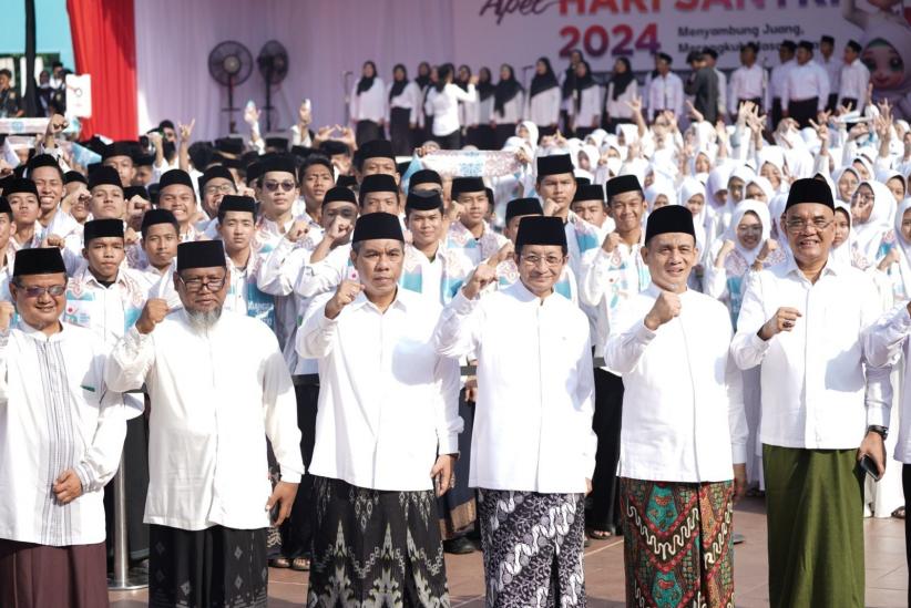 Menag Nasaruddin Umar Pimpin Apel Hari Santri 2024 - Bagian 1