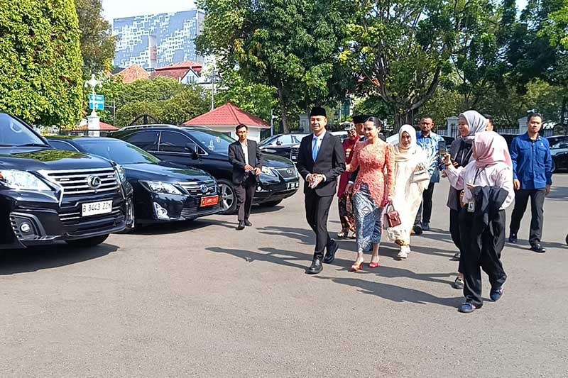 Gaya Raffi Ahmad Ditemani Istri, Ibu dan Mertua Jadi Utusan Khusus Presiden Prabowo - Bagian 2