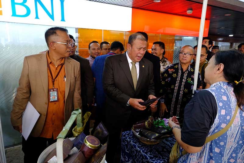 Ratusan UMKM Ikuti Bazar Fest Sambut Anggota DPR Periode 2024-2029 - Bagian 2
