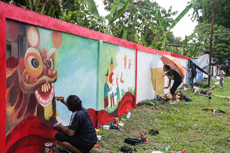 Puluhan Seniman Melukis Mural di Dinding Taman Budaya Sriwijaya - Bagian 3