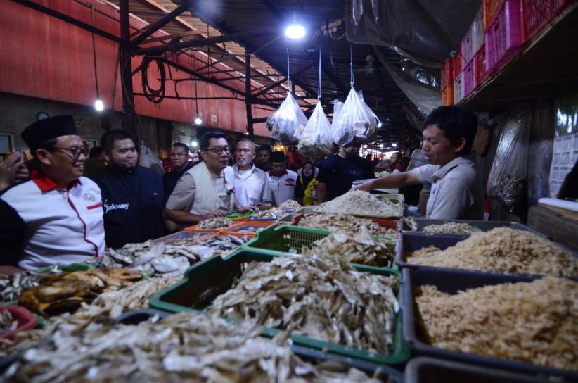Ridwan Kamil Blusukan ke Pasar Kebayoran Lama Serap Aspirasi Pedagang - Bagian 2