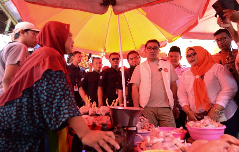 Ridwan Kamil Blusukan ke Pasar Kebayoran Lama Serap Aspirasi Pedagang - Bagian 4