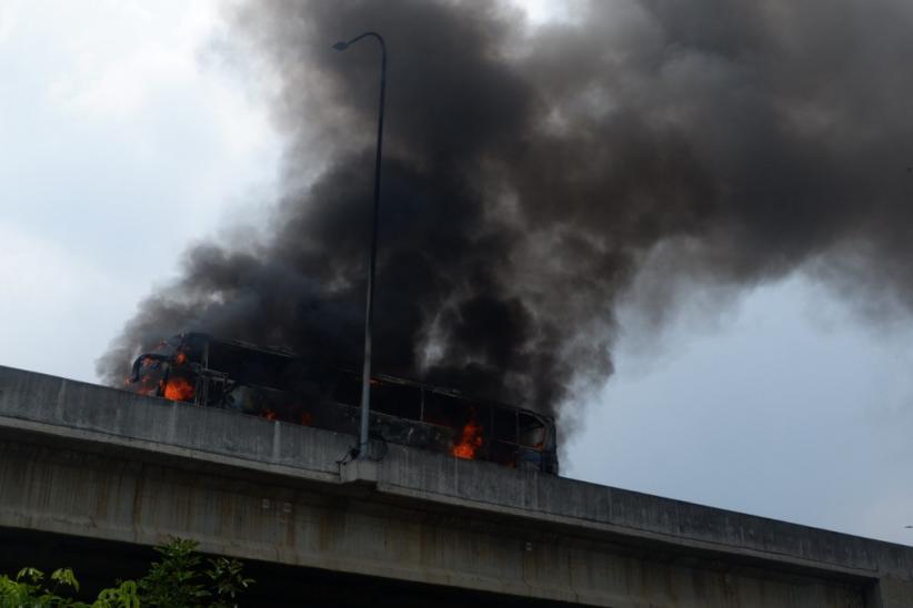 Penampakan Bus Angkut Puluhan Anak TK Terbakar di Jalan Tol Wiyoto Wiyono - Bagian 5