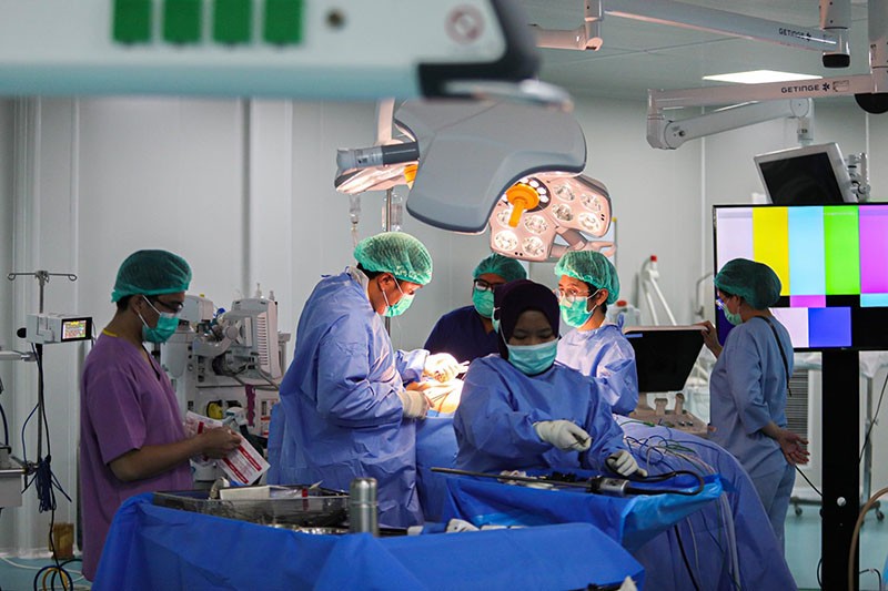 Melihat Dokter RSCM Operasi Pasien dengan Teknologi Robotik - Bagian 3