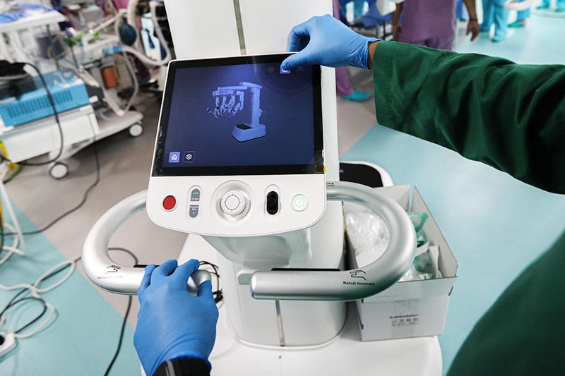 Melihat Dokter RSCM Operasi Pasien dengan Teknologi Robotik - Bagian 6