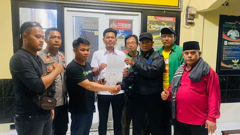 title Viral Ojol dan Opang Bentrok di Stasiun Maja Lebak, Netizen: Serasa Balik ke 2016 Viral Ojol dan Opang Bentrok di Stasiun Maja Lebak, Netizen: Serasa Balik ke 2016