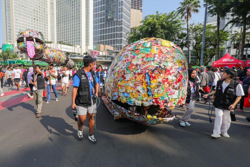 Ular Raksasa Terbuat dari Sampah Plastik - Bagian 3