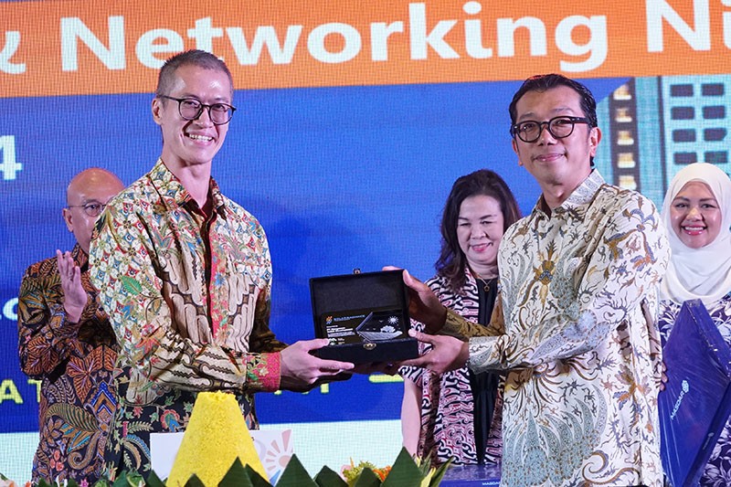 Pemasangan PLTS Atap pada Salah Satu Pusat Perbelanjaan Terbesar di Makassar - Bagian 3