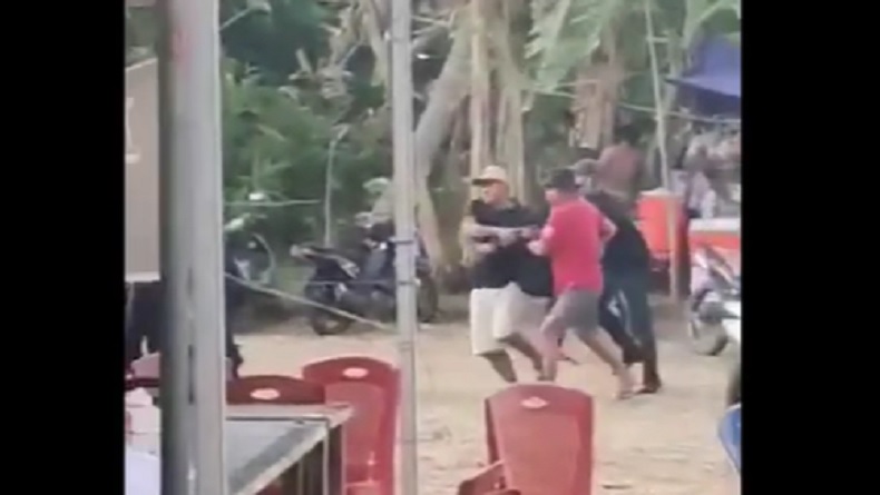 title Pesta Panen di Sidrap Berubah Mengerikan, 3 Warga Tersambar Petir 1 Orang Tewas Pesta Panen di Sidrap Berubah Mengerikan, 3 Warga Tersambar Petir 1 Orang Tewas