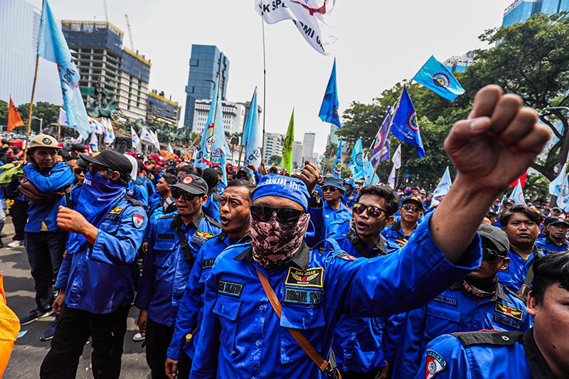 Ribuan Buruh Kawal Putusan MK Soal Omnibus Law  - Bagian 4