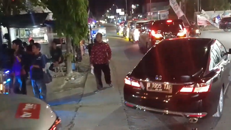 title 3 Jenazah Kru TvOne Korban Kecelakaan di Tol Pemalang Dibawa ke Jakarta dan Magetan 3 Jenazah Kru TvOne Korban Kecelakaan di Tol Pemalang Dibawa ke Jakarta dan Magetan