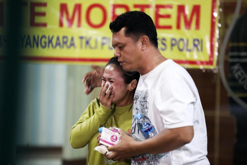 Tangis Keluarga Korban Kebakaran Pabrik Bekasi Pecah di RS Polri - Bagian 1