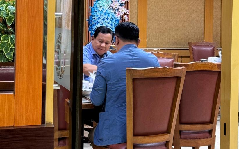 Momen Presiden Prabowo Ajak Makan Bareng Cagub Jakarta Ridwan Kamil - Bagian 3