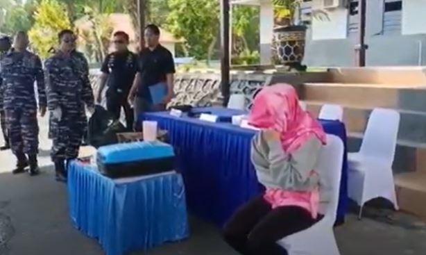 title TNI AL Nunukan Tangkap Kurir Cantik Bawa Sabu 1 Kg dari Malaysia TNI AL Nunukan Tangkap Kurir Cantik Bawa Sabu 1 Kg dari Malaysia