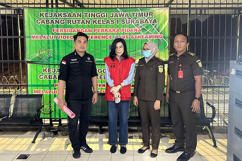 Tampang Ibu Kandung Ronald Tannur Diborgol, Dijebloskan ke Rutan Kelas I Surabaya - Bagian 1