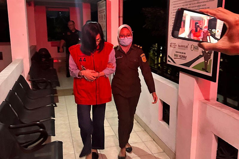 Tampang Ibu Kandung Ronald Tannur Diborgol, Dijebloskan ke Rutan Kelas I Surabaya - Bagian 2