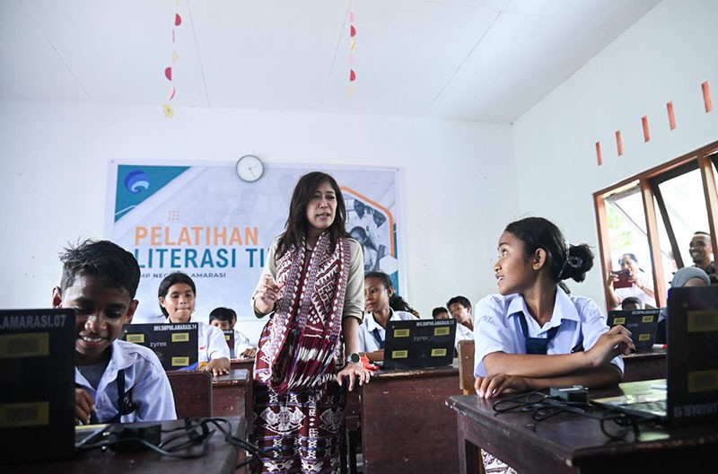 Pastikan Kawasan 3T Ada Internet, Menkomdigi Datangi Sekolah di Kupang - Bagian 1