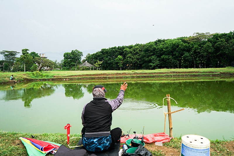 Melepas Penat dengan Memancing Ikan di Danau Mini Arcamanik Bandung - Bagian 4