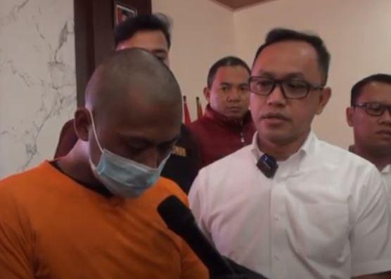 title Suami asal Gresik 5 Kali Jual Istri untuk Layani Threesome, Dalih Tak Bisa Kerja Suami asal Gresik 5 Kali Jual Istri untuk Layani Threesome, Dalih Tak Bisa Kerja