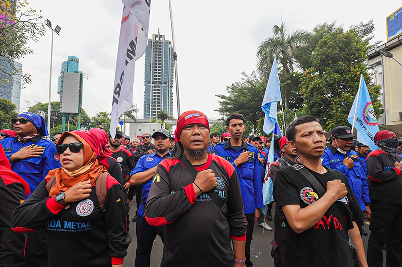 Ratusan Buruh Geruduk Kantor Kemnaker - Bagian 5