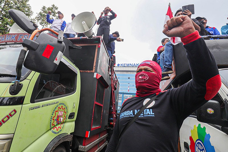 Ratusan Buruh Geruduk Kantor Kemnaker - Bagian 3