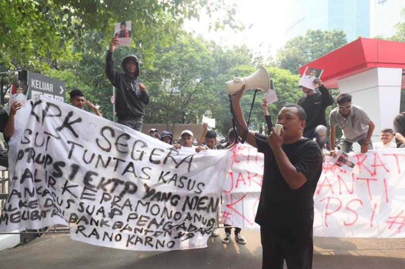 Aksi Tuntut KPK Usut Dugaan Kasus Korupsi E KTP Libatkan Pramono Anung - Bagian 3