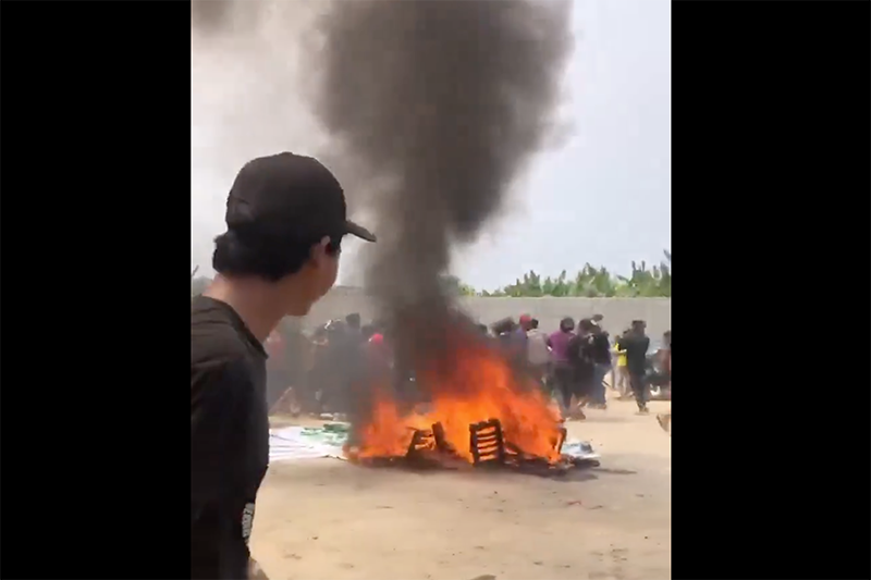 Warga Teluknaga dan Kosambi Tangerang Sweeping Hancurkan Truk Tanah Melintas  - Bagian 3