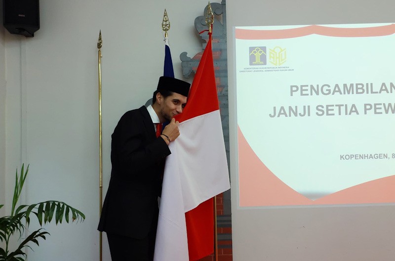 Pakai Peci, Kevin Diks Sah Jadi WNI Siap Perkuat Timnas Indonesia - Bagian 3