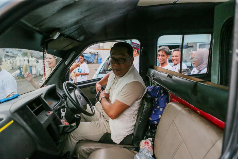 Ridwan Kamil akan Kaji Angkot Listrik di Jakarta Demi Kenyamanan Penumpang - Bagian 3