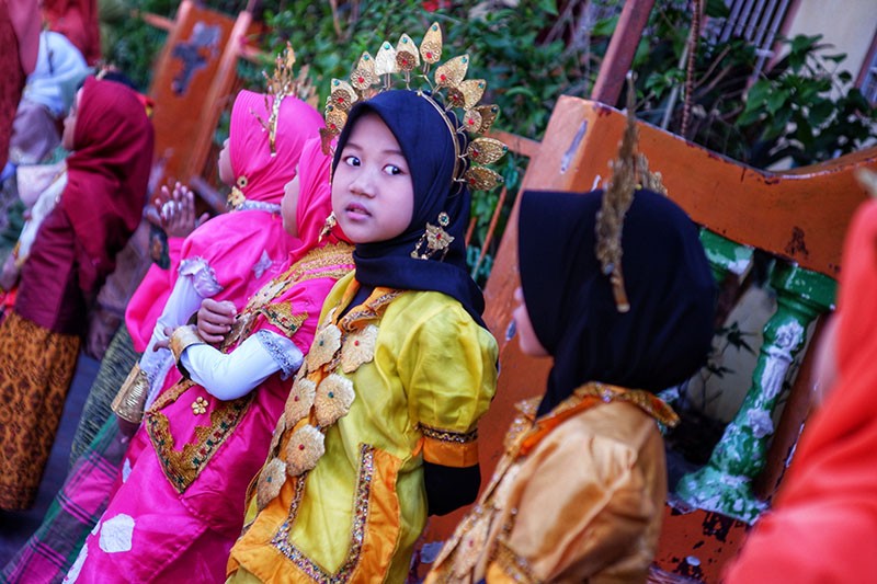 Peringati HUT Kota Makassar, Siswa SD Pakai Baju Adat - Bagian 2
