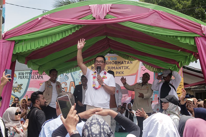 Ridwan Kamil bersama Istri Temui Warga Kepulauan Seribu - Bagian 5