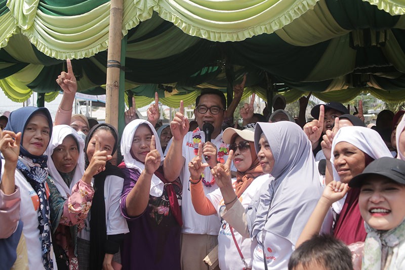 Ridwan Kamil bersama Istri Temui Warga Kepulauan Seribu - Bagian 6