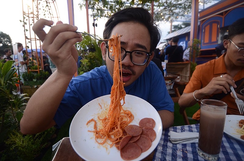 Heboh, Ribuan Warga Antre Makan Spageti di Yogyakarta  - Bagian 3