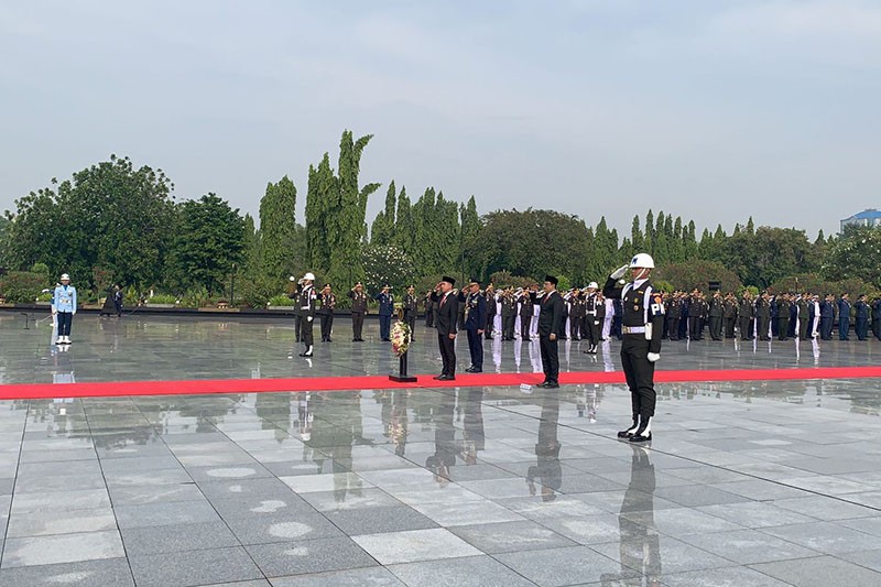 Wapres Gibran Pimpin Upacara Hari Pahlawan, Tabur Bunga Di Makam Pejuang